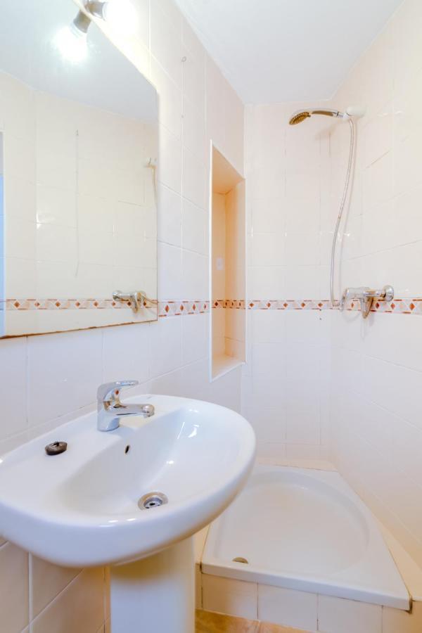 Trem - Located In Old City - Фаро Екстериор снимка