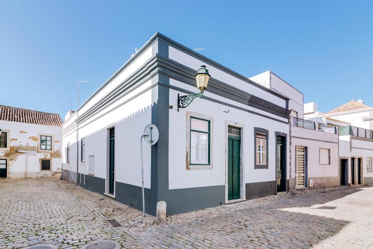 Trem - Located In Old City - Фаро Екстериор снимка